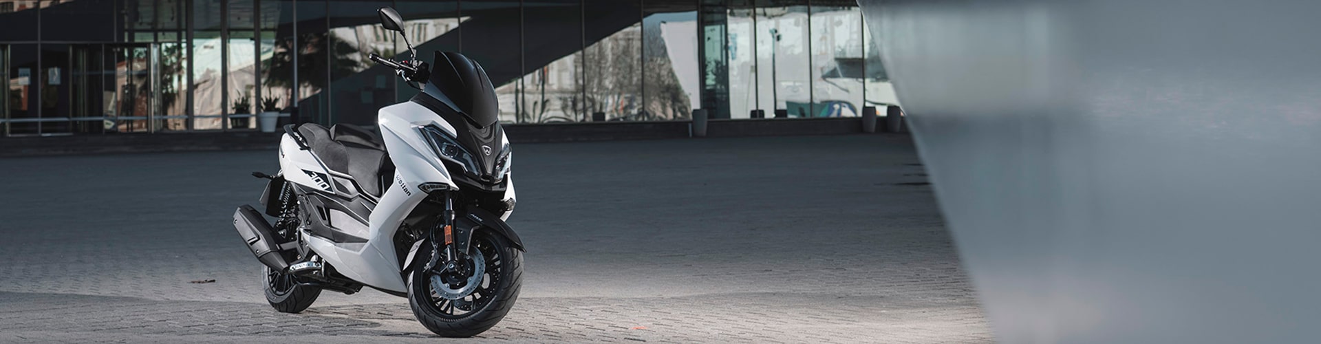 Cabecera Reserva tu moto Wottan STORM-S en Sevilla - Gamarro Motos